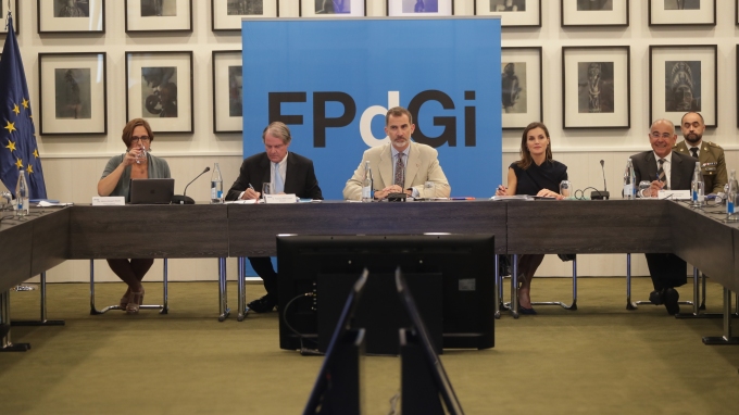 SS. MM. los Reyes celebran el encuentro con premiados de la FPdGi