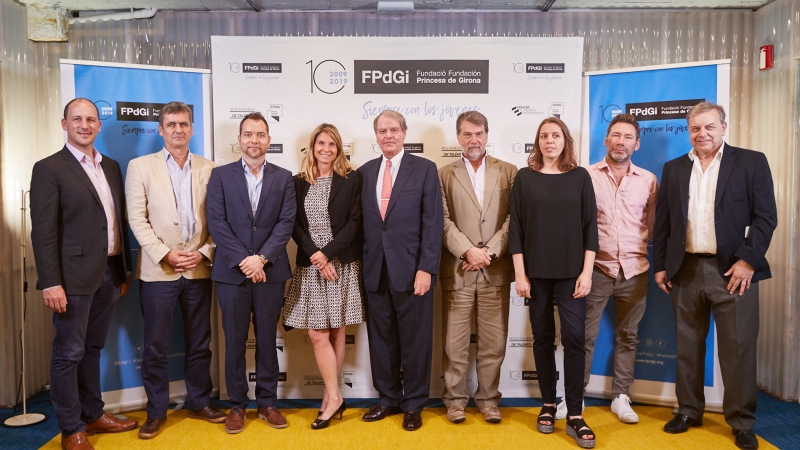 The jury of the International Prize with the President of the FPdGi, Francisco Belil