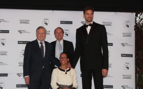 Photocall with Pau Gasol, Valentín Fuster and Teresa Perales