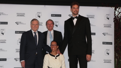 Photocall with Pau Gasol, Valentín Fuster and Teresa Perales